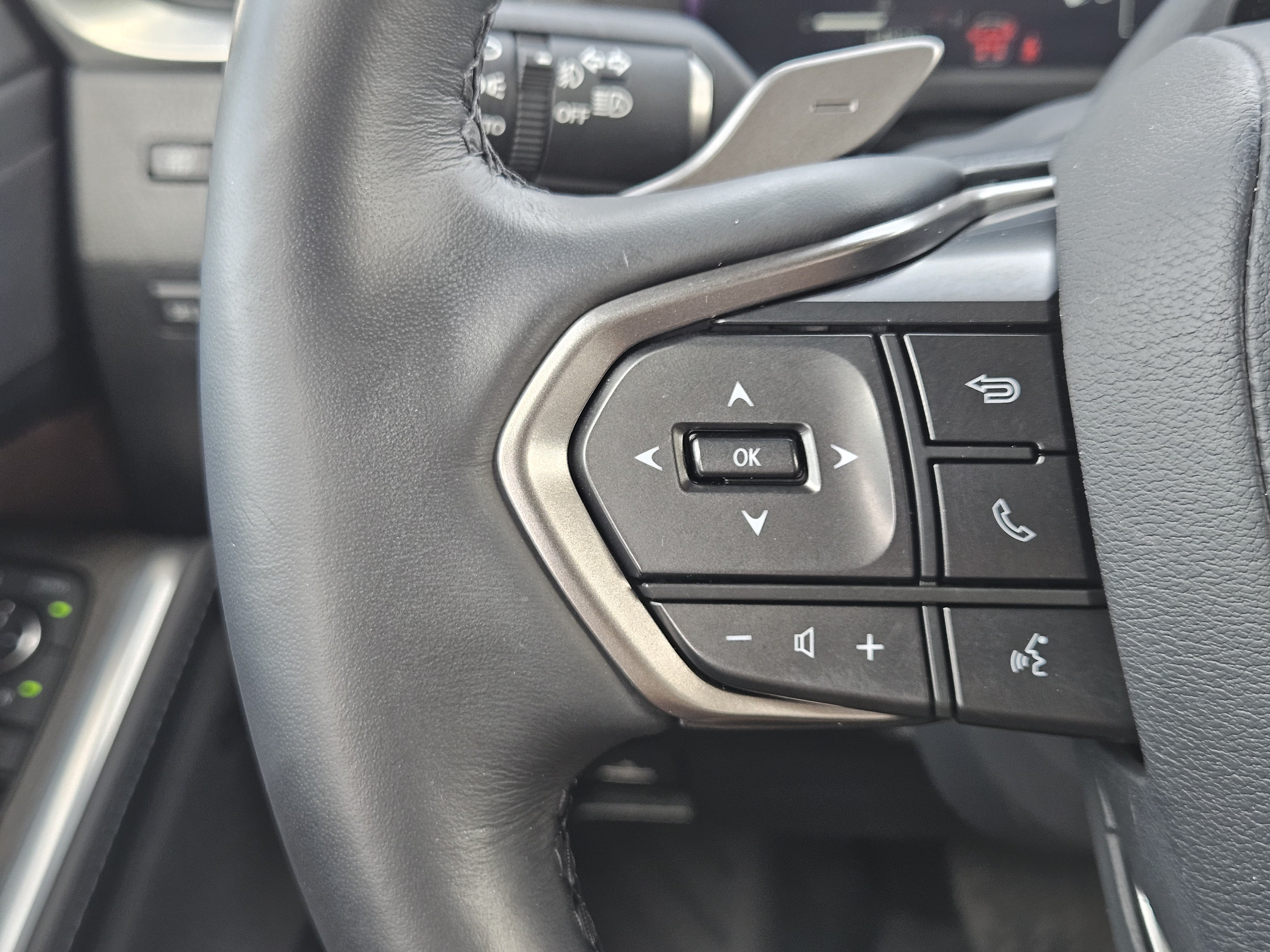 Used 2025 Lexus GX 550 w/ Accessory Package (2T) AWD/4WD image 29