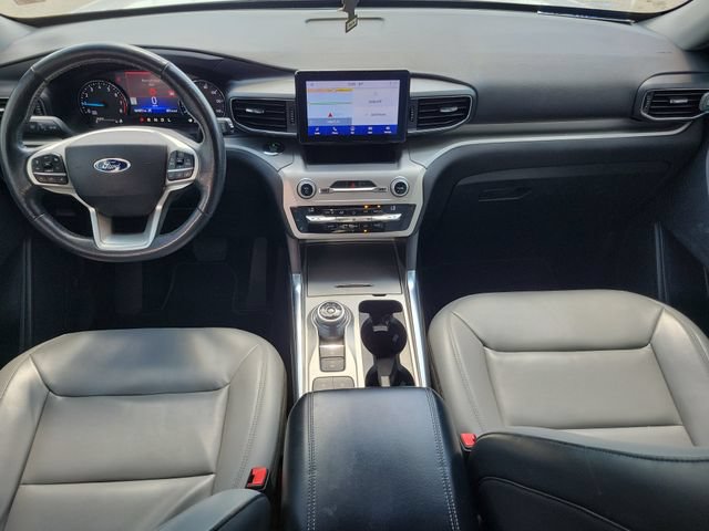 Certified 2021 Ford Explorer XLT w/ Equipment Group 202A RWD image 9