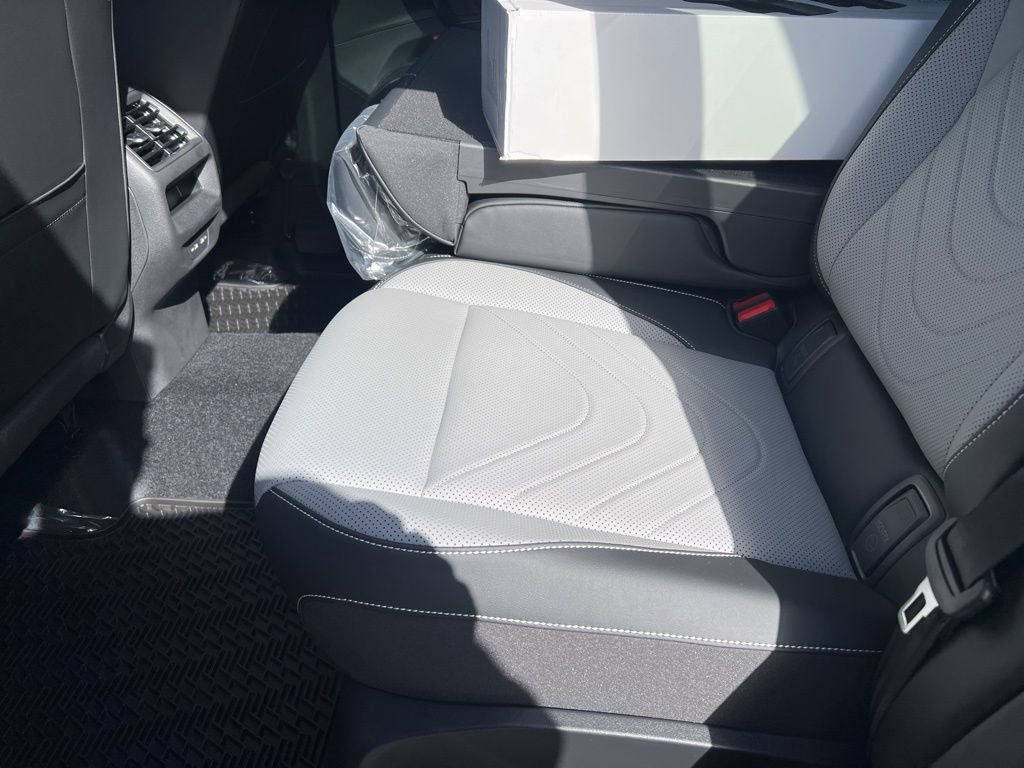 New 2025 Volkswagen Tiguan SE image 14