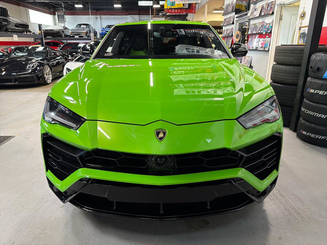 Used 2022 Lamborghini Urus AWD/4WD image 2