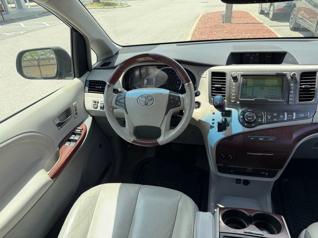 Used 2014 Toyota Sienna Limited w/ Limited Premium Package FWD image 20
