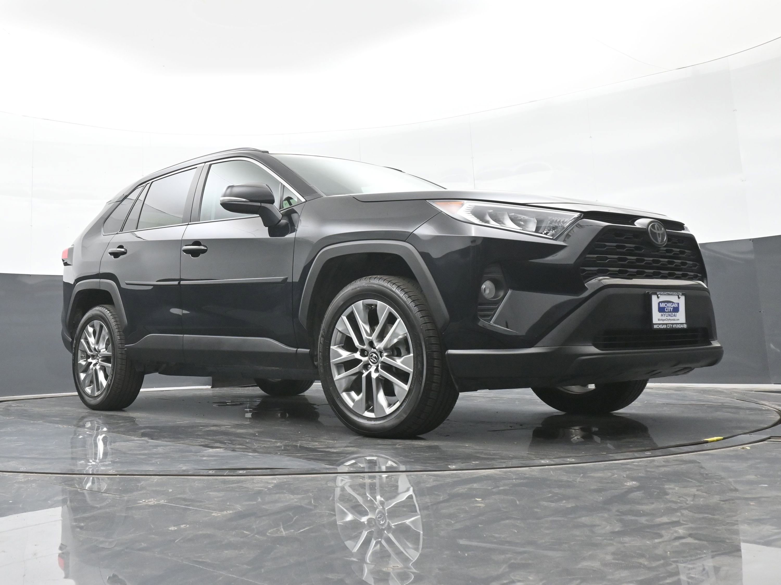Used 2019 Toyota RAV4 XLE Premium image 38