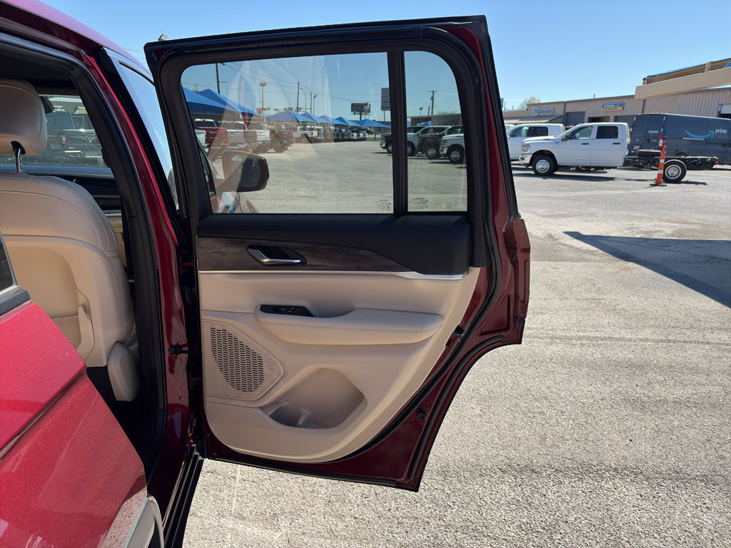 Used 2024 Jeep Grand Cherokee Limited w/ Trailer Tow Package image 17