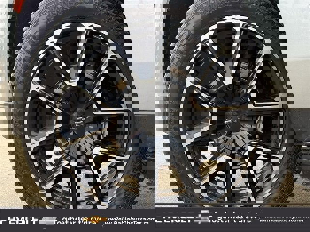 Used 2024 Chevrolet Suburban RST image 11