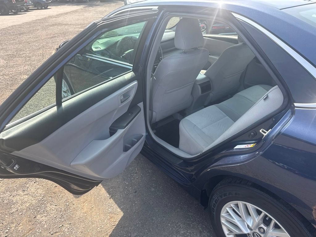 Used 2017 Toyota Camry LE FWD image 35