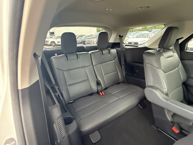 Used 2025 Ford Explorer Active w/ Active Comfort Package RWD image 17