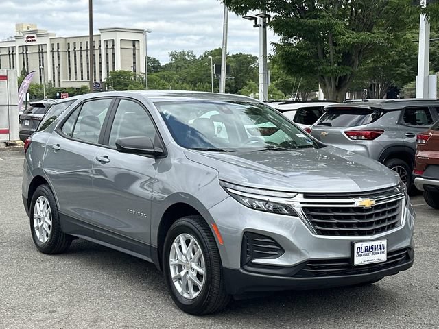 Used 2024 Chevrolet Equinox LS w/ Driver Confidence II Package AWD/4WD image 1