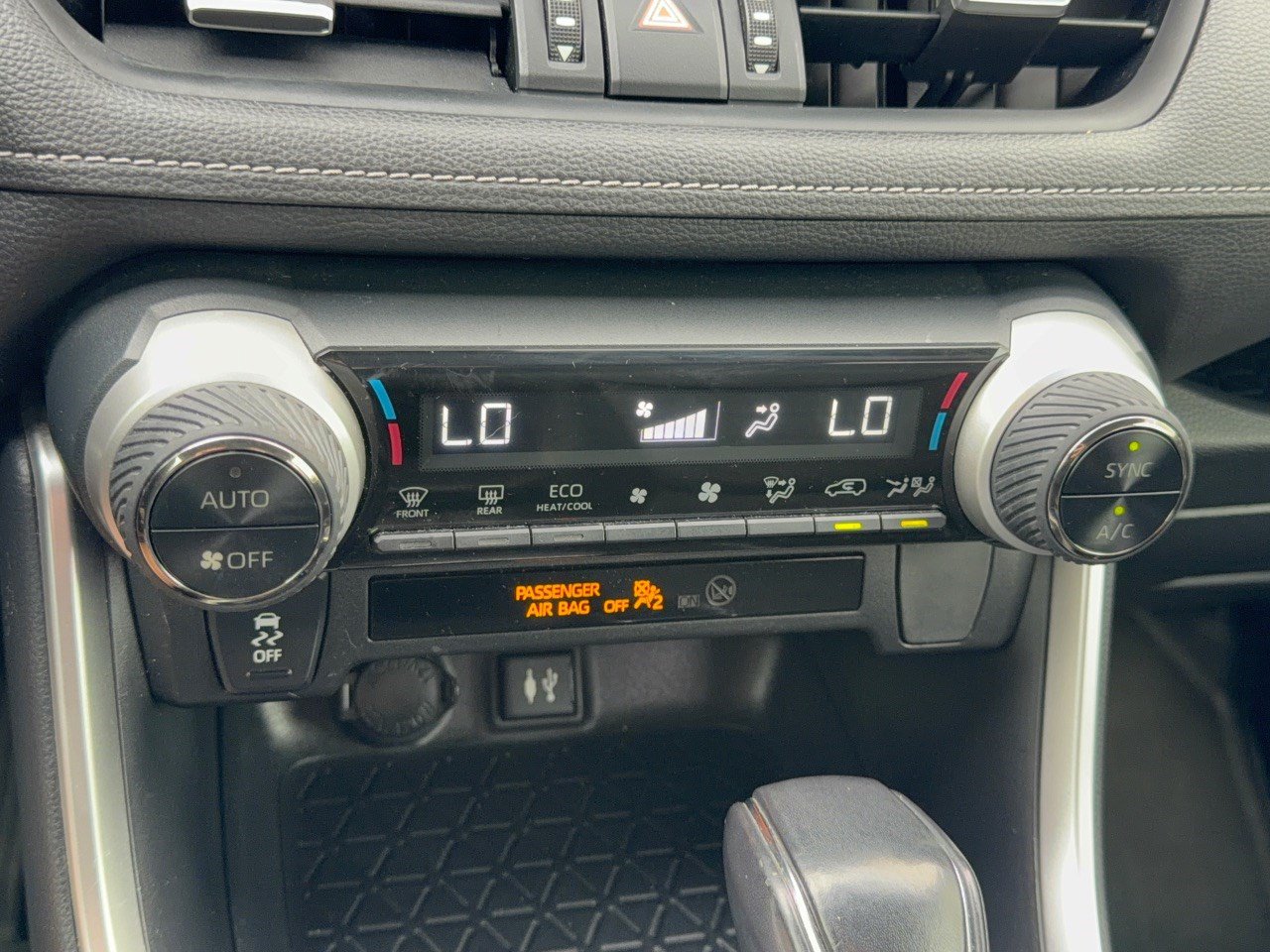 Used 2019 Toyota RAV4 XLE Premium FWD image 22