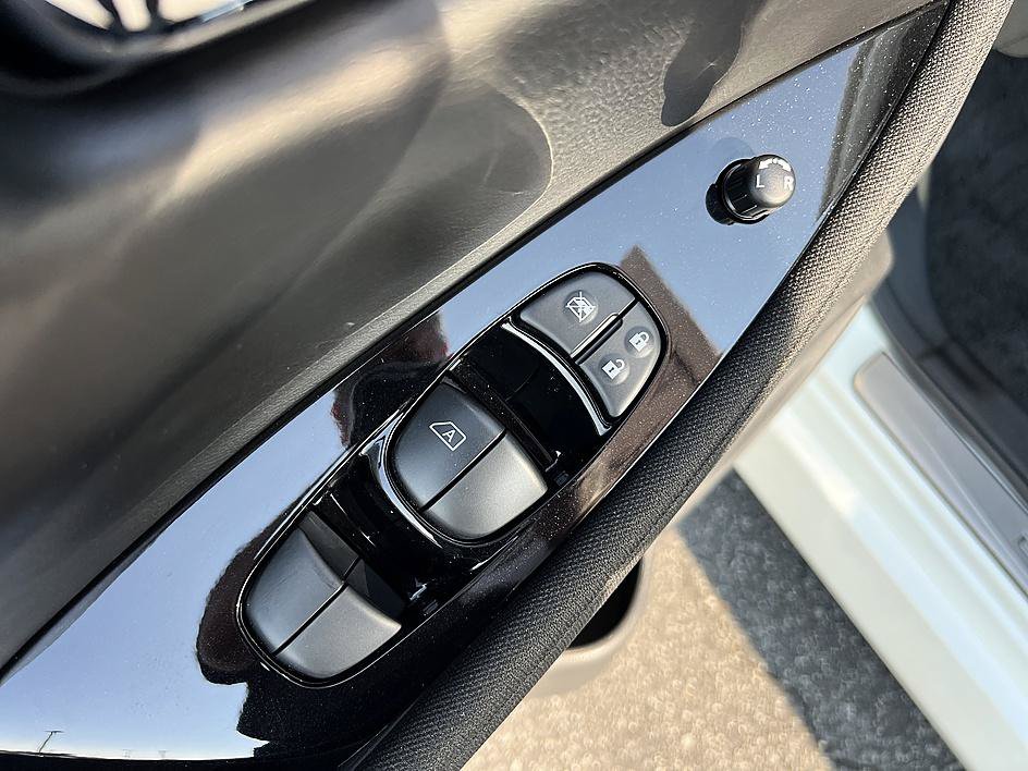 Certified 2025 Nissan Leaf SV Plus FWD image 20