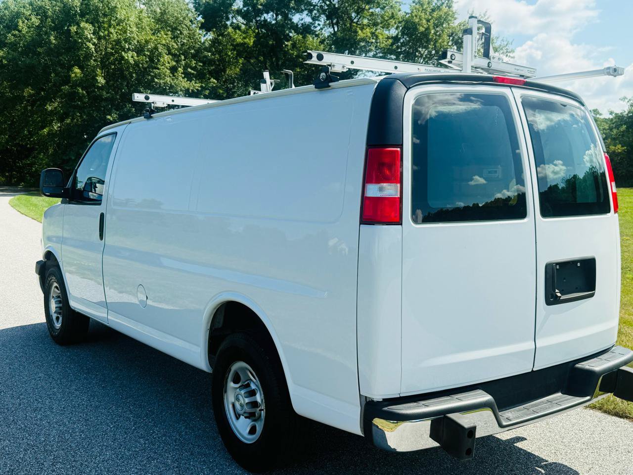 Used 2020 Chevrolet Express 2500 w/ Driver Convenience Package RWD image 3