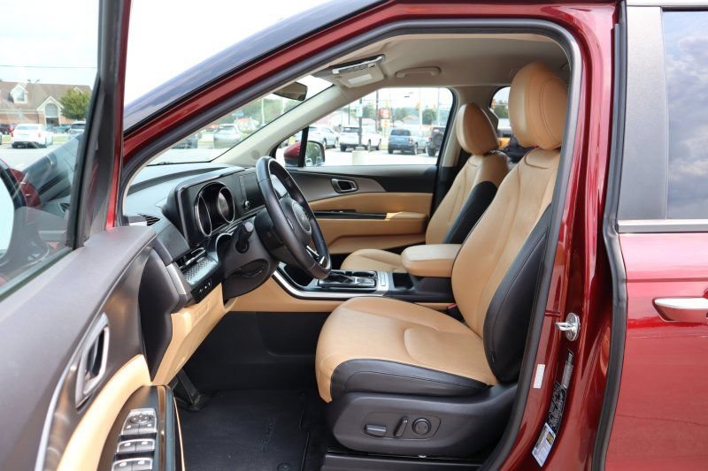 Used 2022 Kia Carnival LX FWD image 9