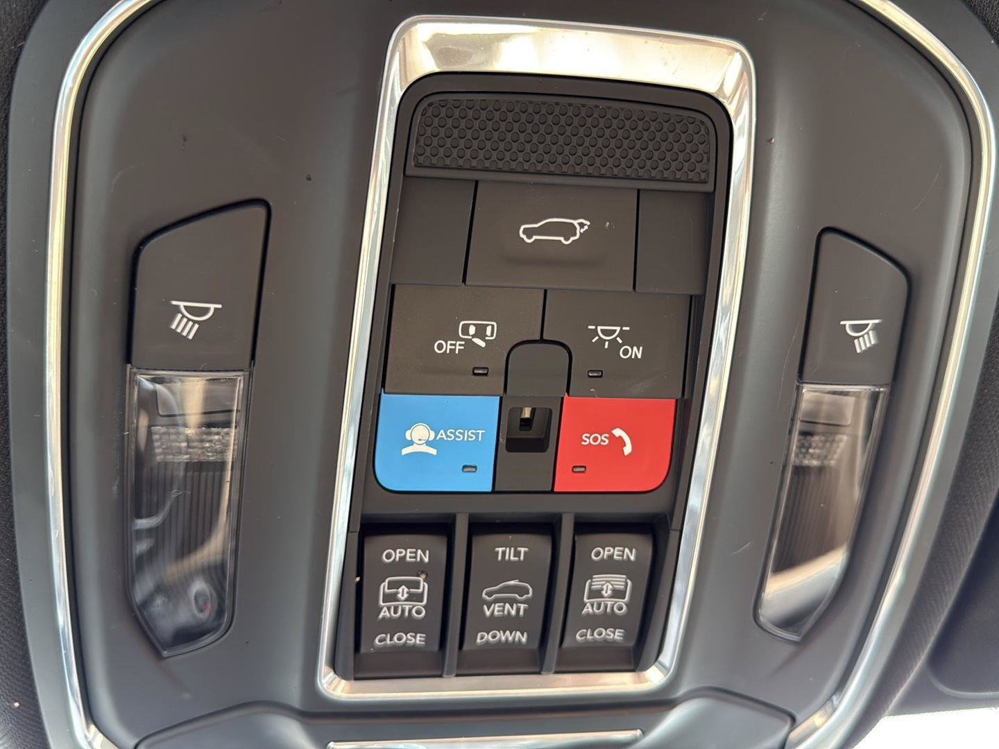 Used 2024 Jeep Grand Cherokee L Limited w/ Luxury Tech Group II AWD/4WD image 23