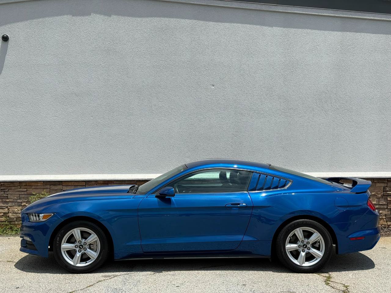 Used 2017 Ford Mustang Coupe RWD image 2