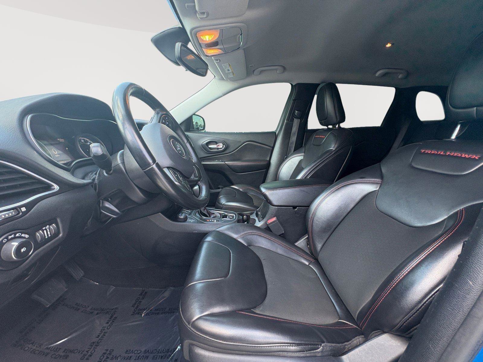 Used 2019 Jeep Cherokee Trailhawk image 2