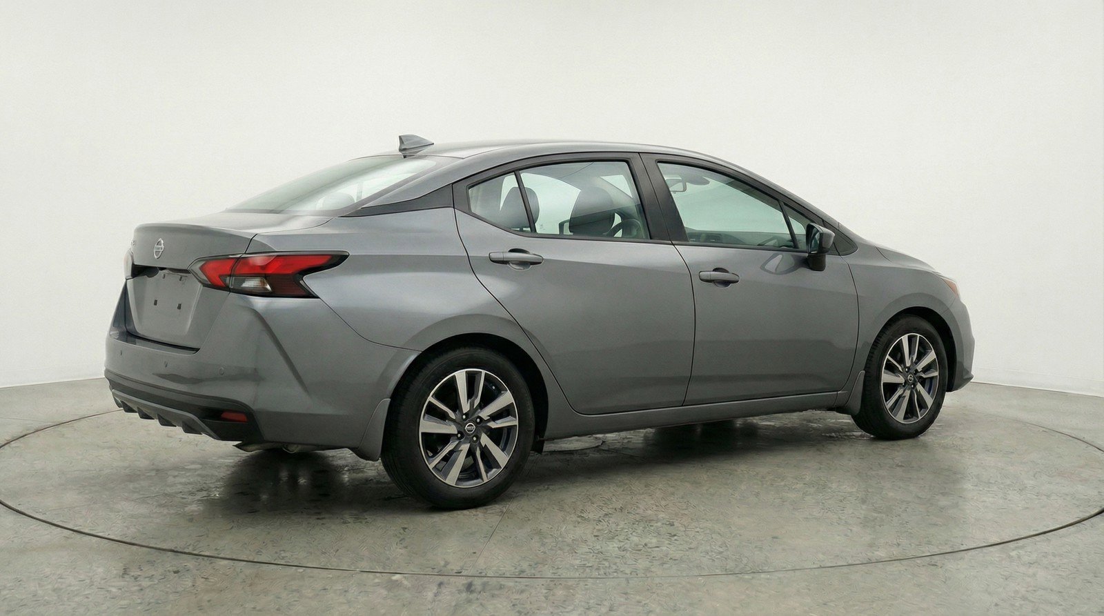 Used 2025 Nissan Versa SV FWD image 9