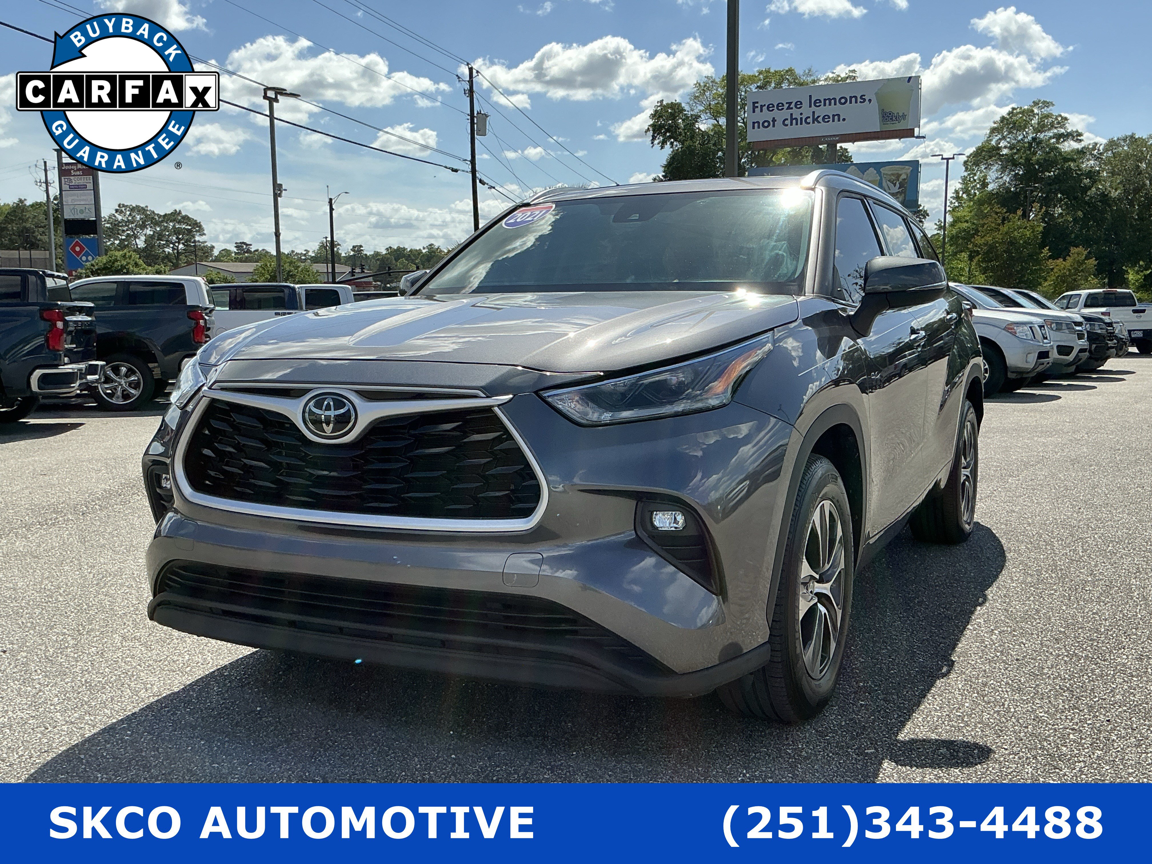 Used 2021 Toyota Highlander XLE FWD image 1