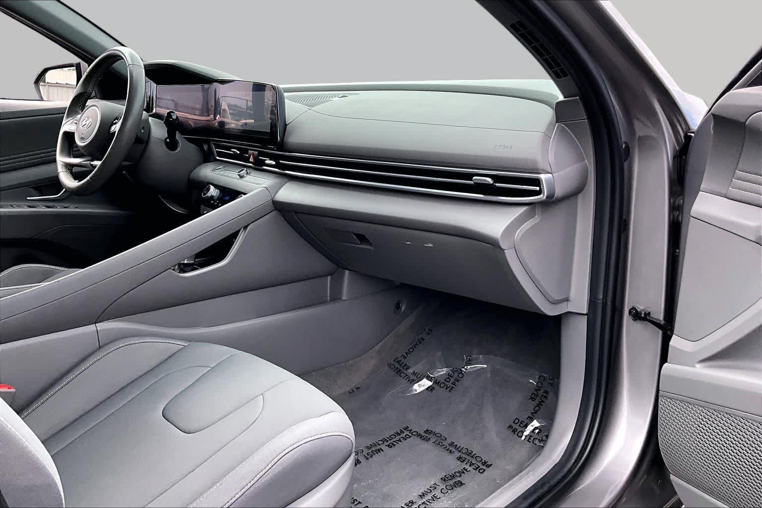 Used 2023 Hyundai Elantra SEL w/ Convenience Package FWD image 18