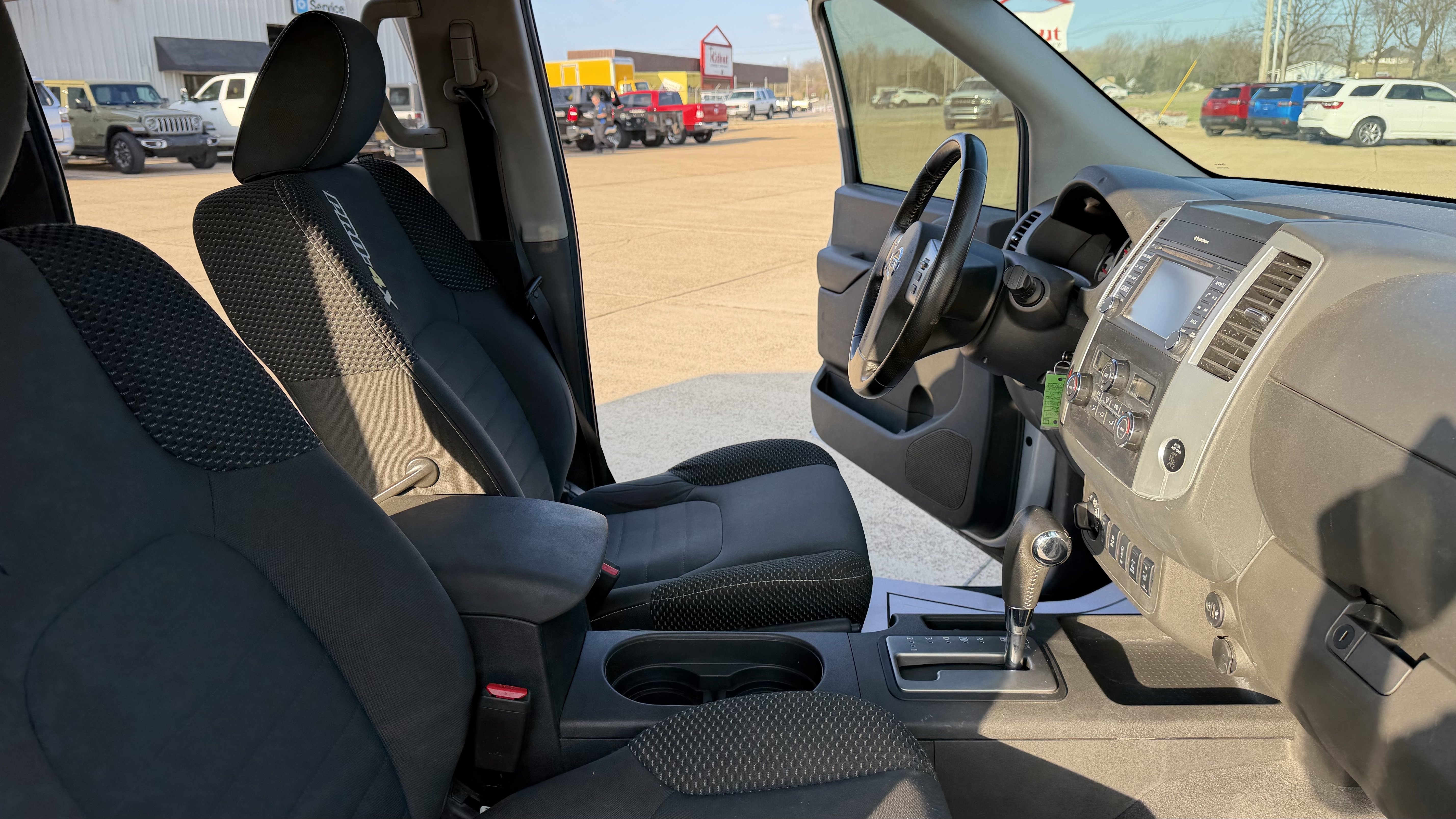 Used 2019 Nissan Frontier PRO-4X image 35