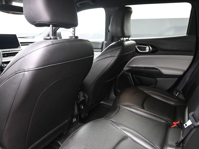 Used 2025 Jeep Compass Limited image 16