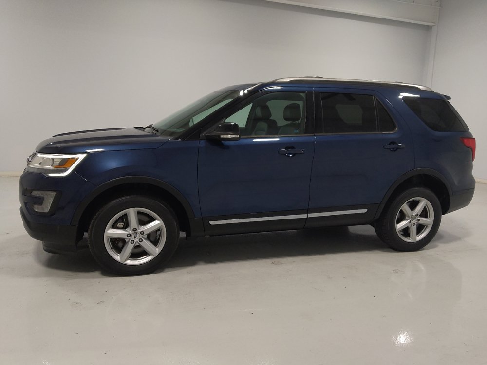 Used 2017 Ford Explorer XLT w/ Equipment Group 202A AWD/4WD image 2