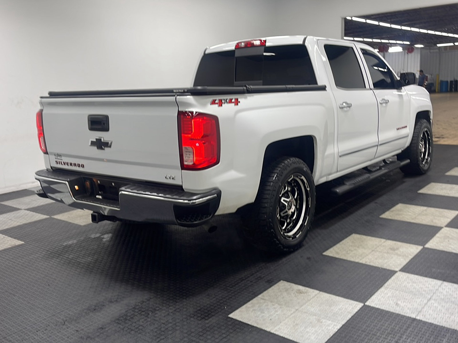 Used 2018 Chevrolet Silverado 1500 LTZ AWD/4WD image 17