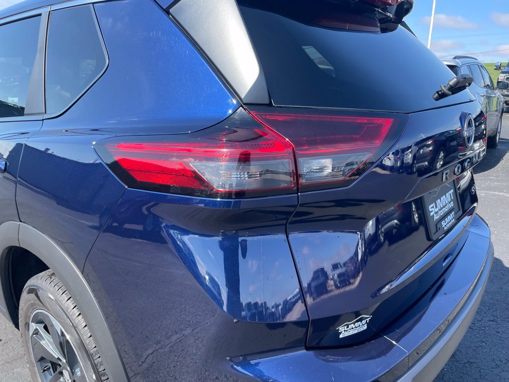 Used 2024 Nissan Rogue SV FWD image 37