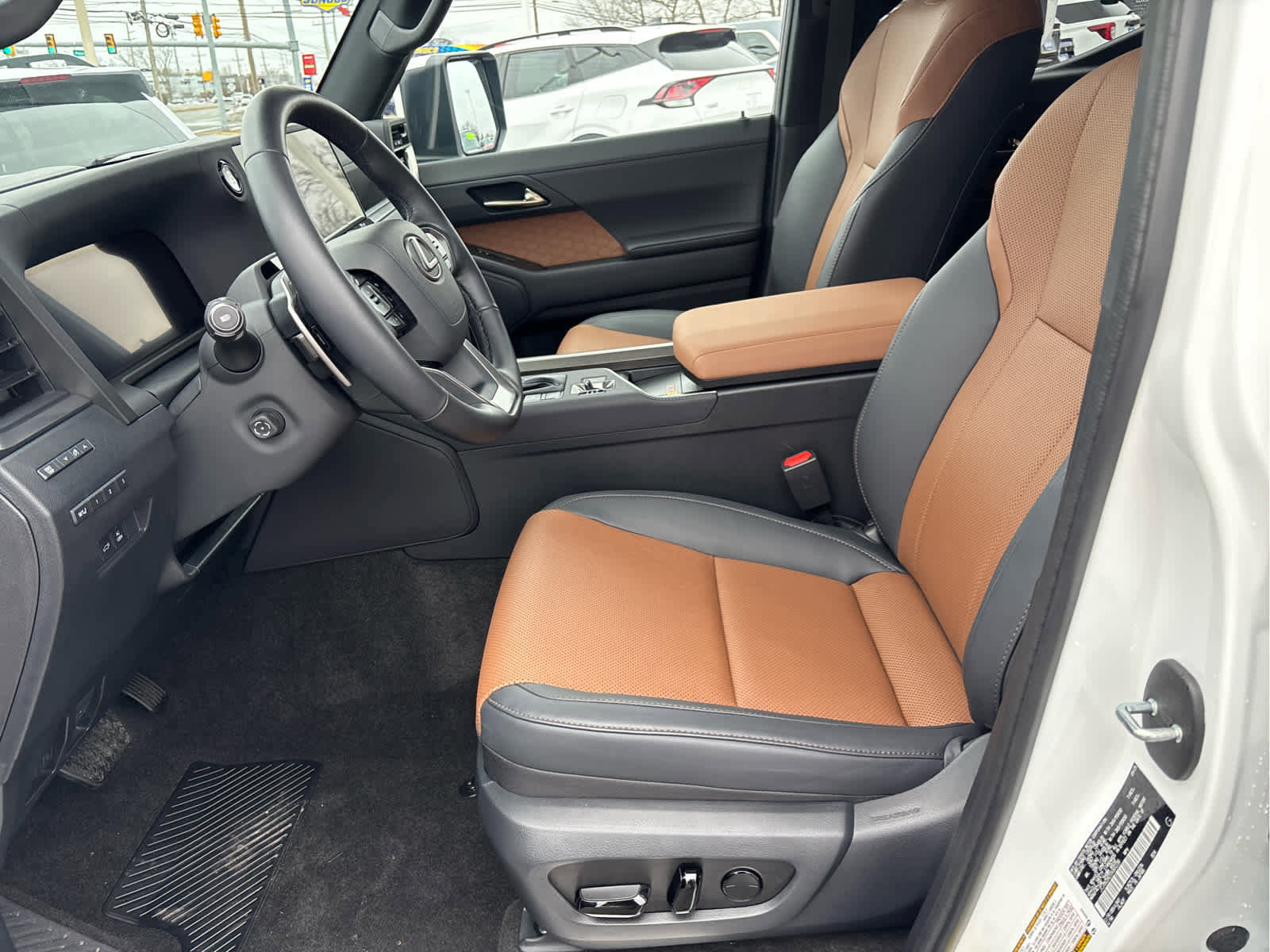 Used 2025 Lexus GX 550 w/ Accessory Package (Z1) image 8