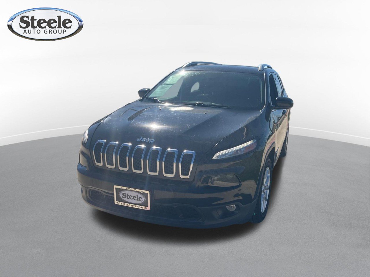 Used 2017 Jeep Cherokee Latitude FWD image 1