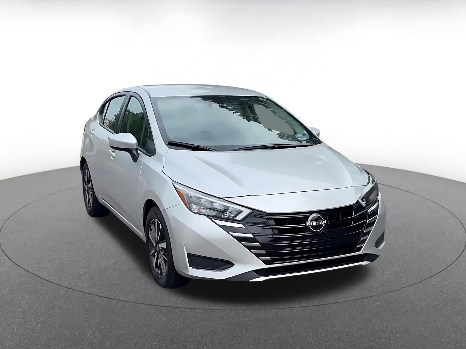 Used 2025 Nissan Versa SV FWD image 3