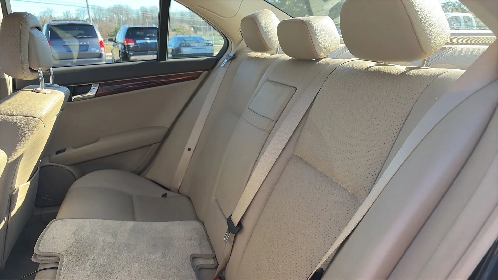 Used 2011 Mercedes-Benz C 300 4MATIC Sedan image 7