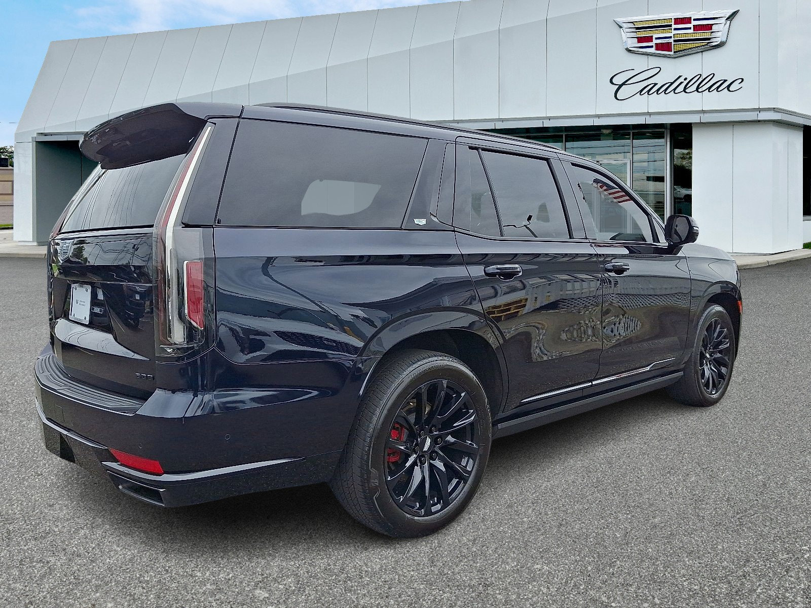 Certified 2022 Cadillac Escalade Sport Platinum w/ LPO, ONYX Package image 5