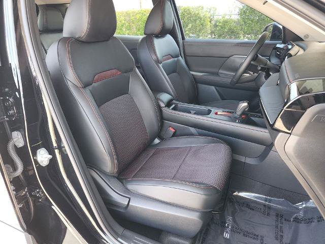 Certified 2025 Nissan Kicks SR FWD image 15