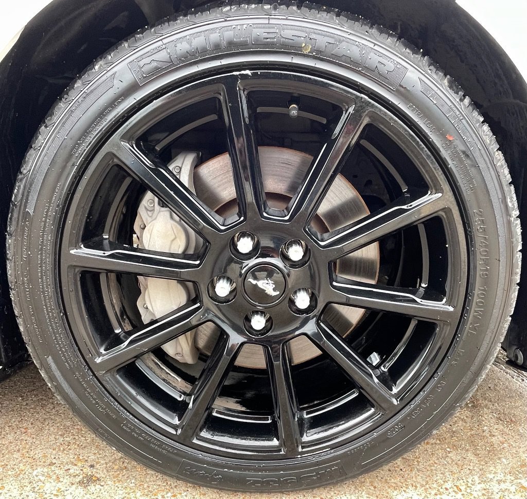 Used 2016 Ford Mustang GT Premium w/ Black Accent Package RWD image 10