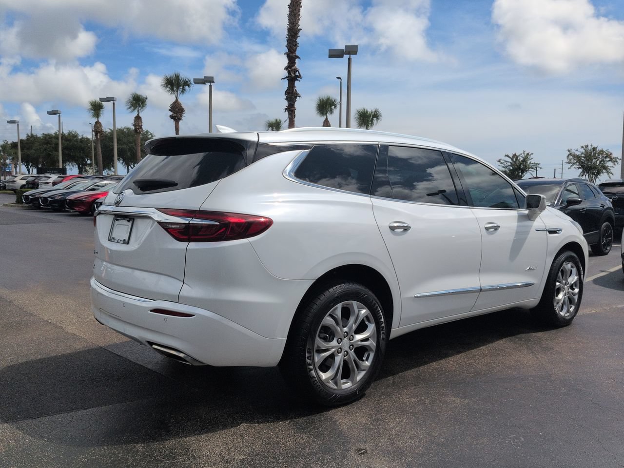Used 2020 Buick Enclave Avenir w/ Avenir Technology Package AWD/4WD image 4