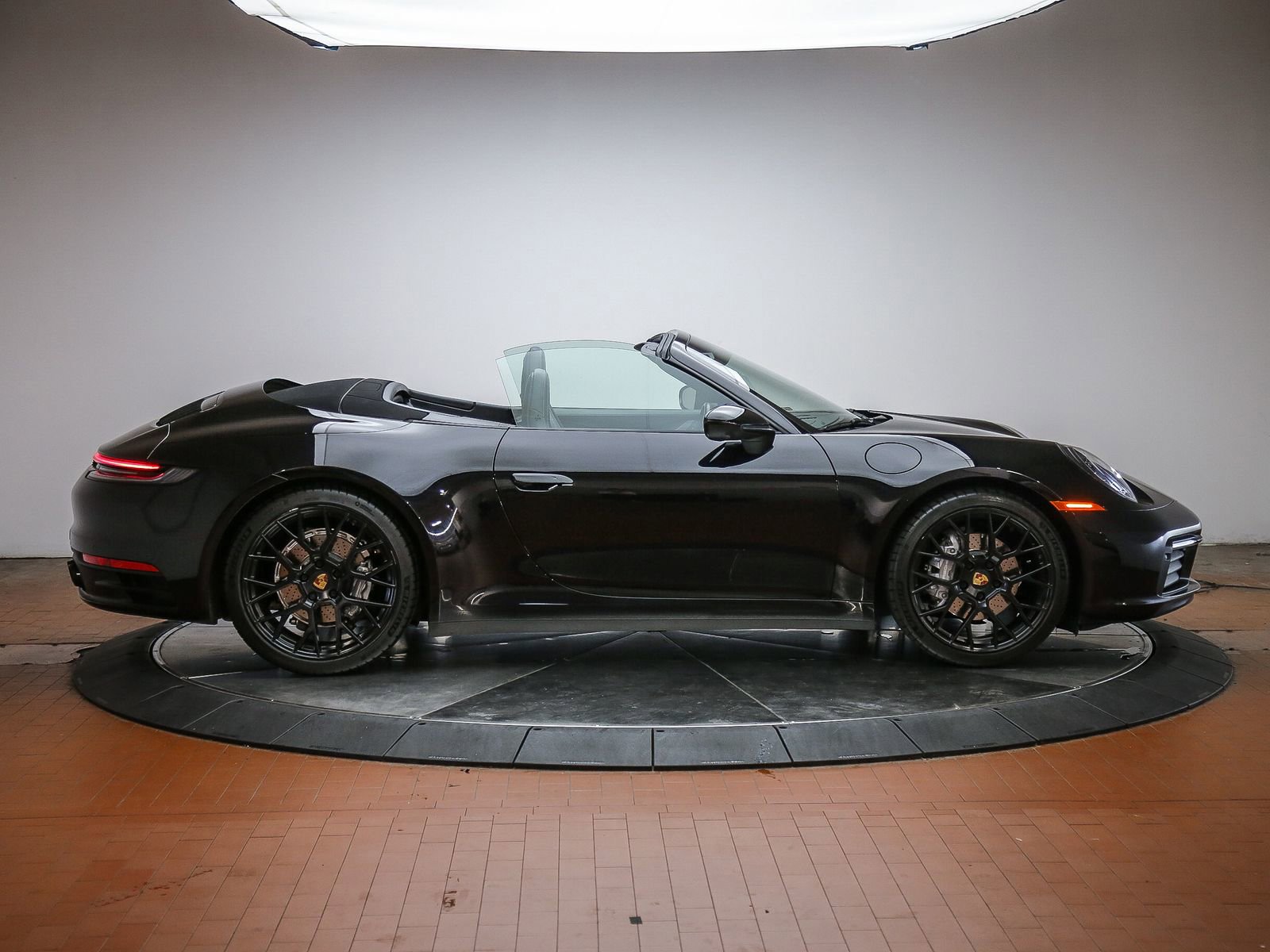 Certified 2023 Porsche 911 Carrera RWD image 8