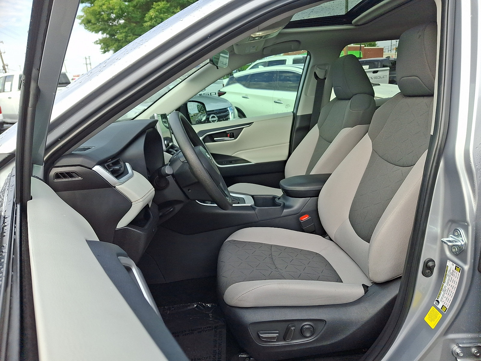 Used 2025 Toyota RAV4 XLE w/ Convenience Package FWD image 13