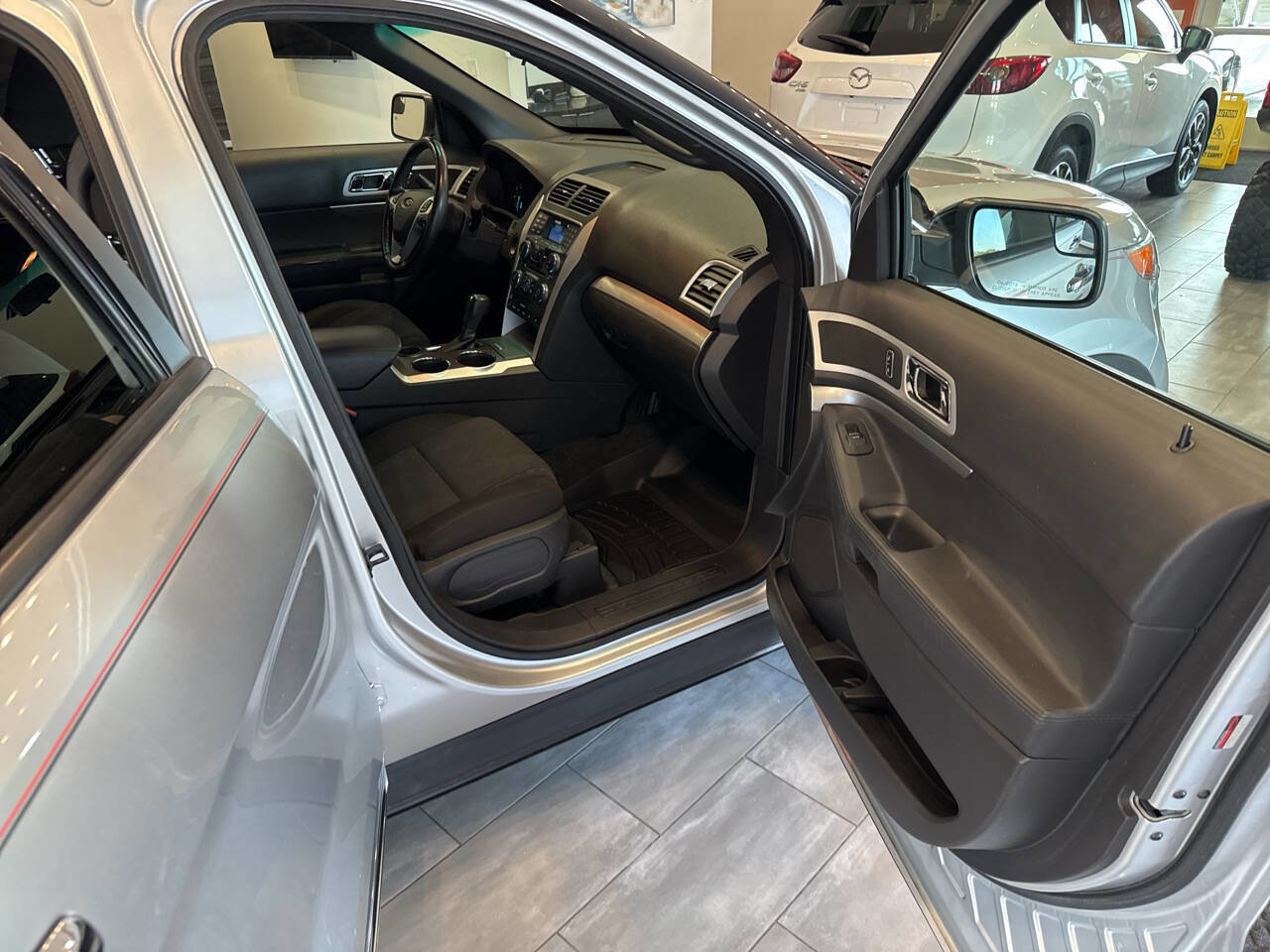 Used 2011 Ford Explorer XLT w/ Class III Trailer Tow Pkg image 16