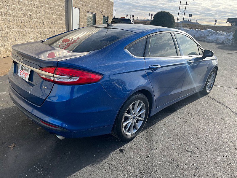 Used 2017 Ford Fusion SE w/ Fusion SE Technology Package image 8