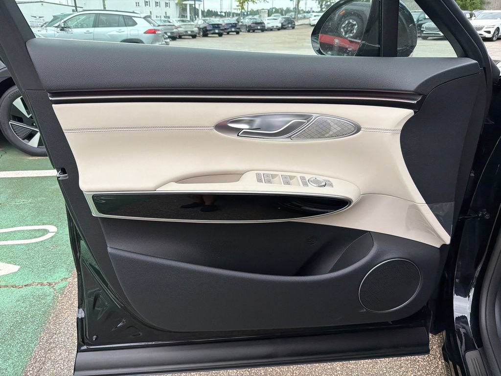 New 2027 Genesis GV70 2.5T AWD/4WD image 10