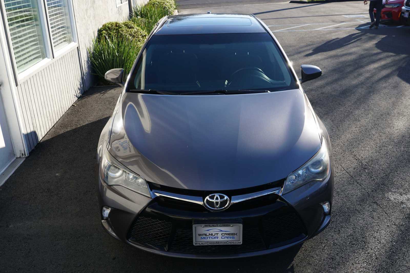 Used 2017 Toyota Camry SE w/ Moonroof Package image 6