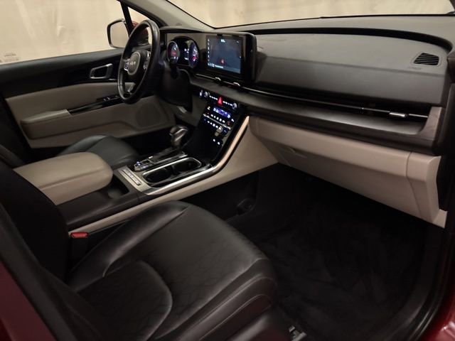 Used 2024 Kia Carnival EX image 26