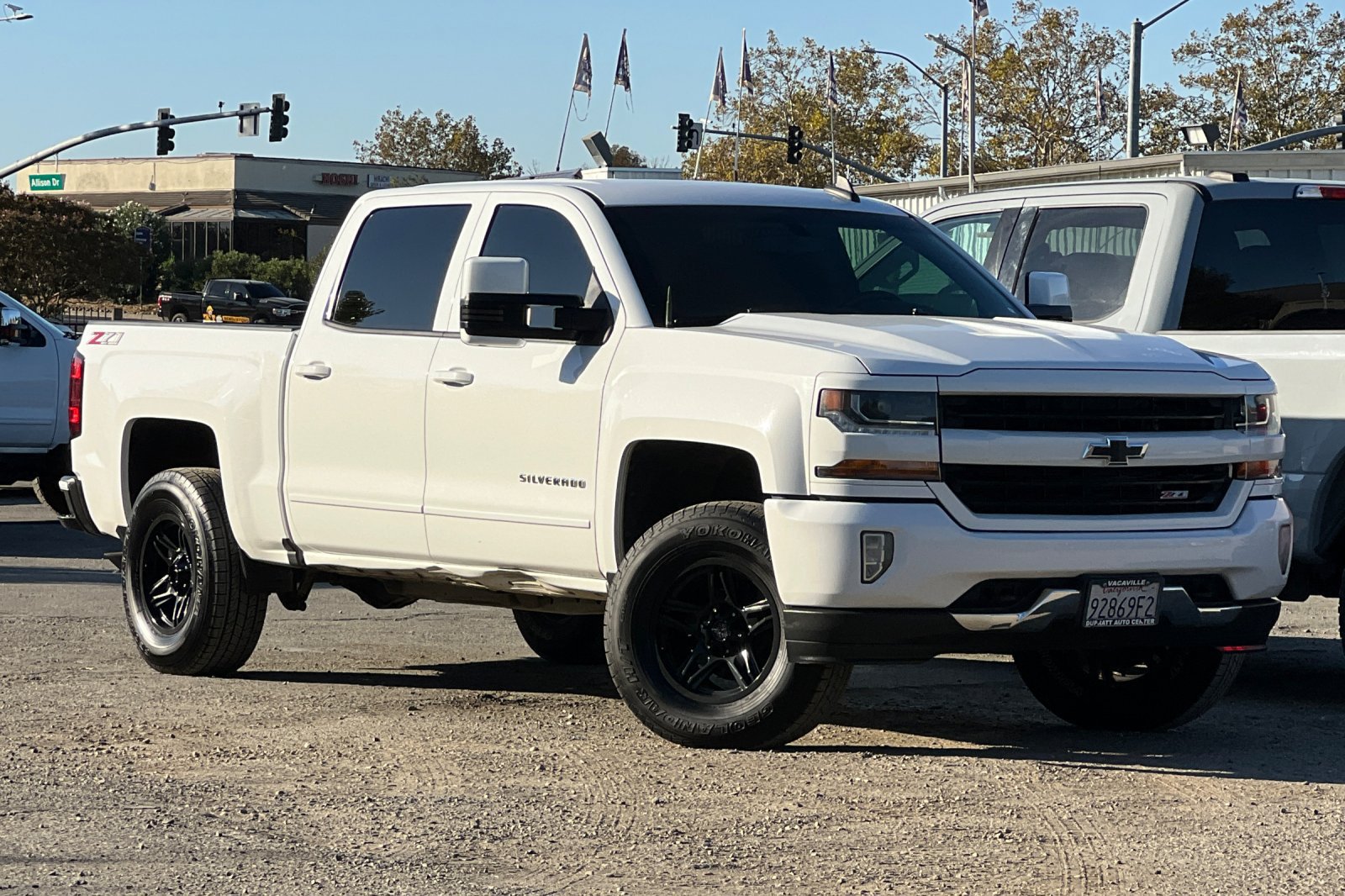 Used 2018 Chevrolet Silverado 1500 LT w/ All Star Edition AWD/4WD image 2