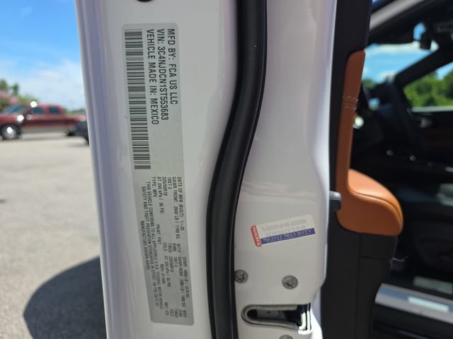 Used 2025 Jeep Compass Limited w/ Sun & Sound Group AWD/4WD image 34