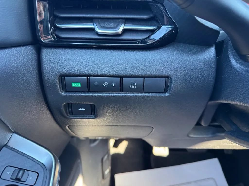 Used 2025 Nissan Sentra SR FWD image 22