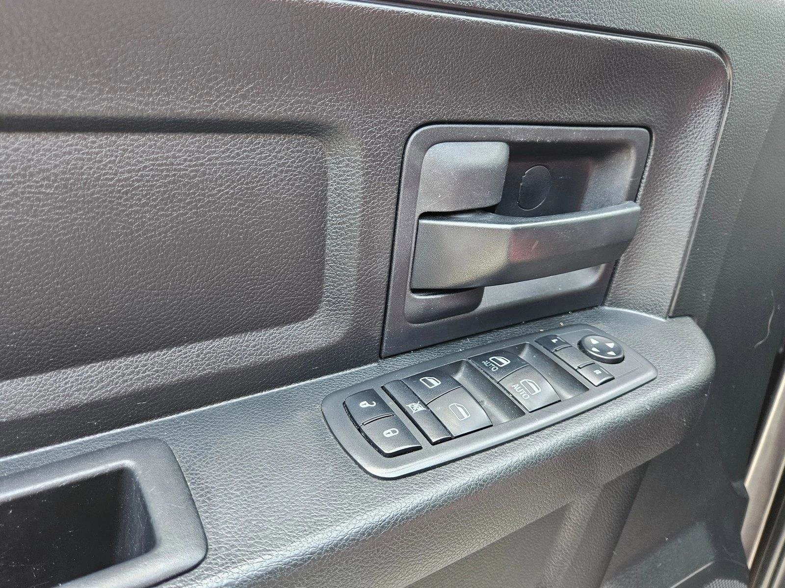 Used 2018 RAM 1500 Express AWD/4WD image 11