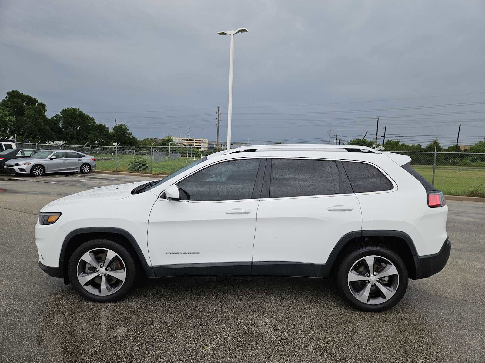 Used 2019 Jeep Cherokee Limited FWD image 4