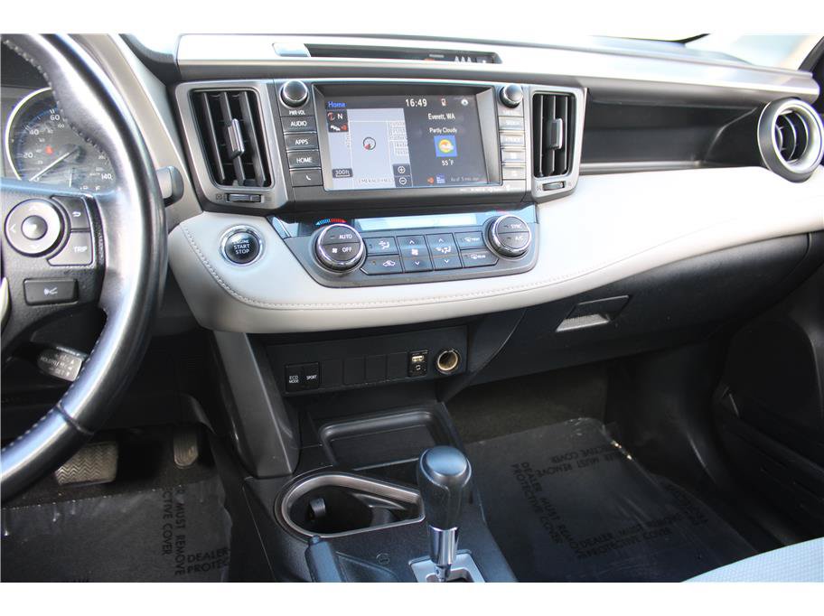 Used 2017 Toyota RAV4 XLE AWD/4WD image 23