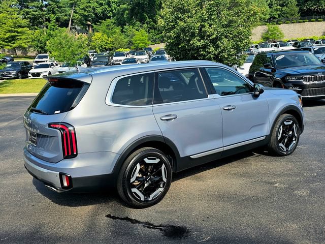 Used 2023 Kia Telluride EX w/ EX Captain's Chair Package FWD image 8