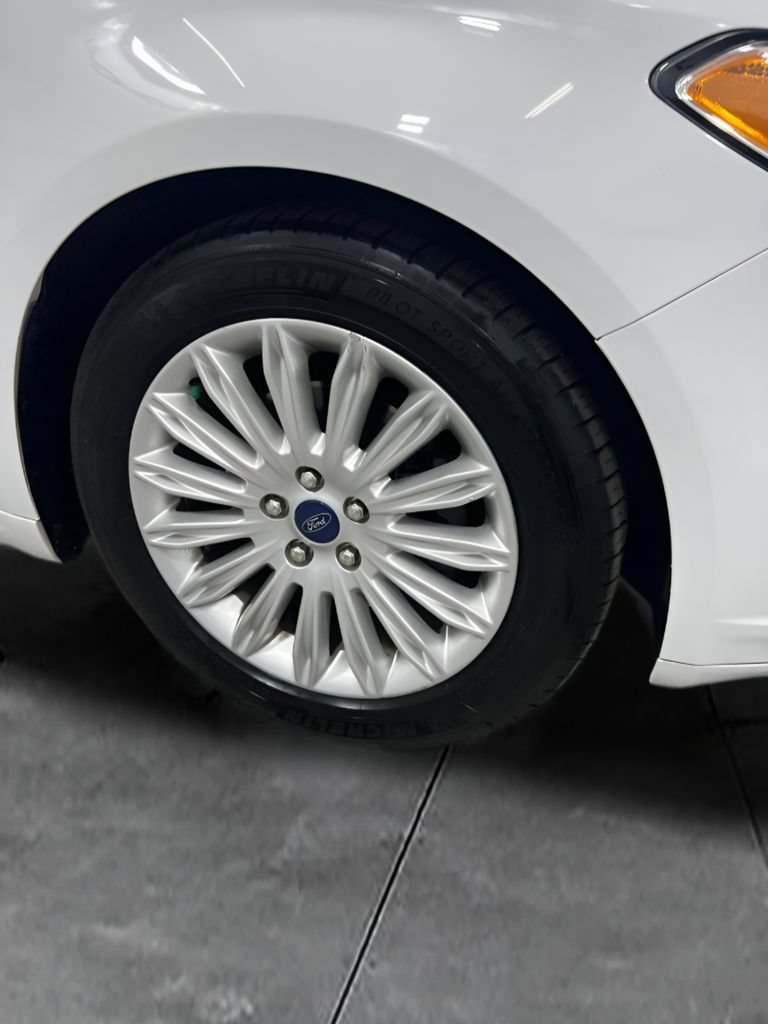 Used 2015 Ford Fusion SE FWD image 18