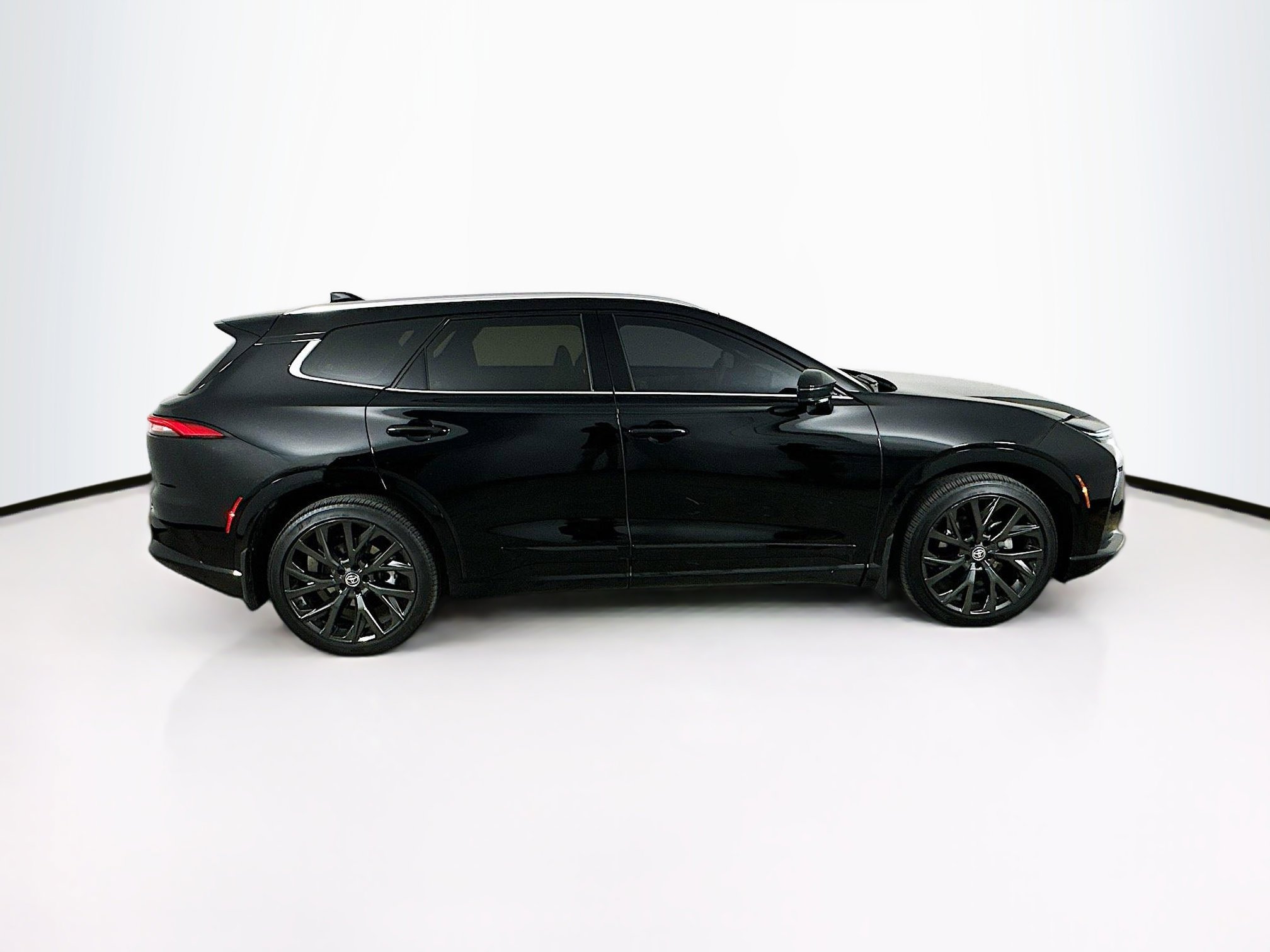 Used 2025 Toyota Crown Signia w/ Advanced Technology Package image 5